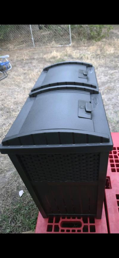 New 33 Gallons Comercial or Res Trash Cans Water Resistant - Thumbnail 3
