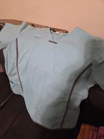 Womens scrub top sz 2x turquoise with gray trim