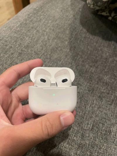Apple AirPods 3rd Generation with MagSafe Charging Case
