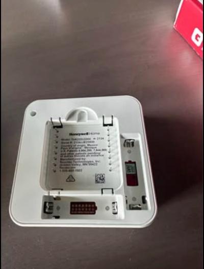 Honeywell Home X2S Smart Thermostat model RTH2CWF - Thumbnail 3