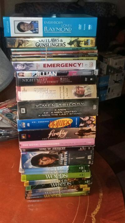 over 100 dvd movies all in case like new - Thumbnail 5