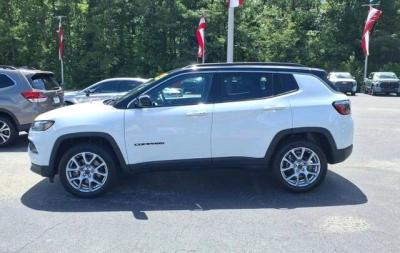 2025 Jeep Compass Limited - Thumbnail 3