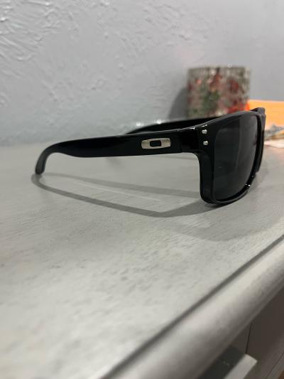 mens sunglasses black frame silver logo