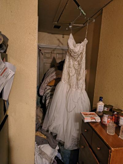 A wedding dress for a mighty pretty lady - Thumbnail 4