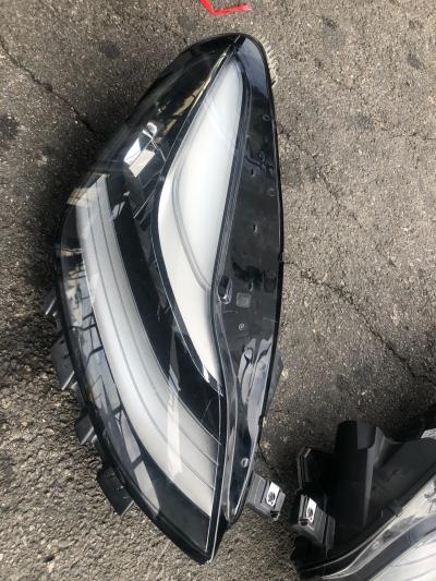 Tesla Y Tesla S headlights like new condition - Thumbnail 3