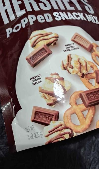 Chocolate Pretzel Snacks - Thumbnail 4