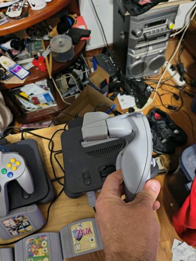 2 Nintendo 64 consoles with games - Thumbnail 4