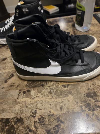 Womes 8and a half Nike Blazers 77 - Thumbnail 2