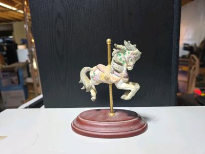4 Collectible horse figurines - Thumbnail 2