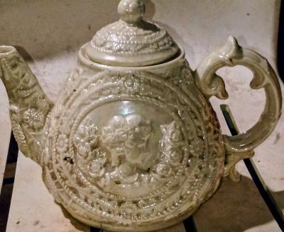 Off White Tea Pot With Lid Decoration