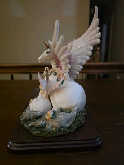 2 UNICORN Figurines   50 Each - Thumbnail 3