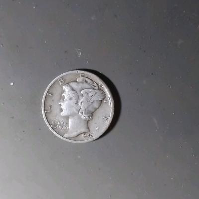 1942 S mint Mercury dime in excellent condition