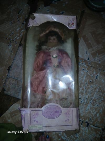 Porcelain doll - Thumbnail 2