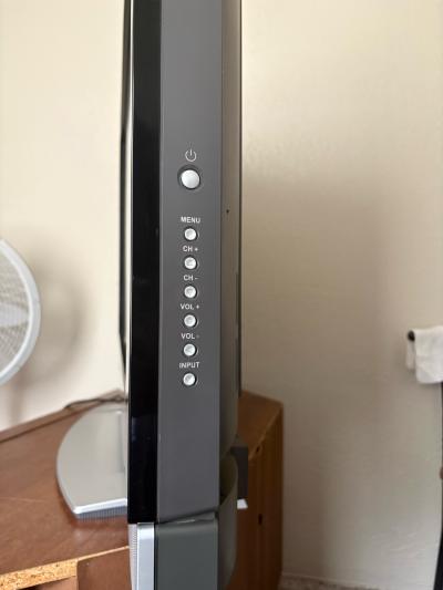 42inch Vezio Flat Screen TV - Thumbnail 4