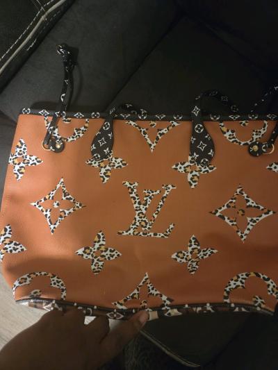 Large tote bag with letters L and V - Thumbnail 2