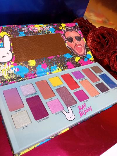 Eyeshadow palette Bad Bunny