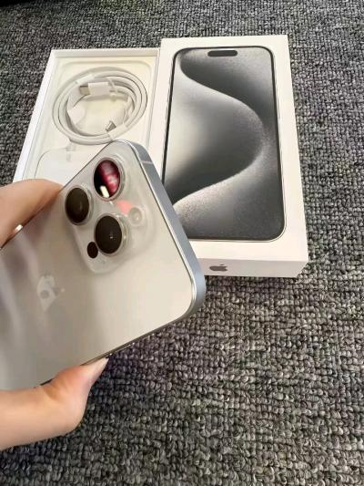 Apple iPhone 15 Pro Max  256GB  Natural Titanium Unlocked - Thumbnail 5