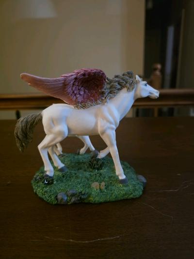 2 UNICORN Figurines   50 Each - Thumbnail 4