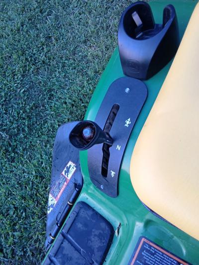 John Deere LT 155 riding tractor runs great - Thumbnail 7