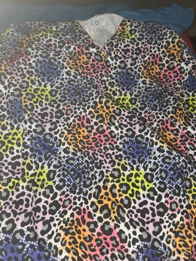 Womens Scrub top sz 2x great condition - Thumbnail 2