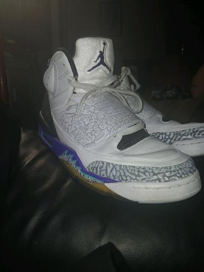 size 10 Jordans excellent condition