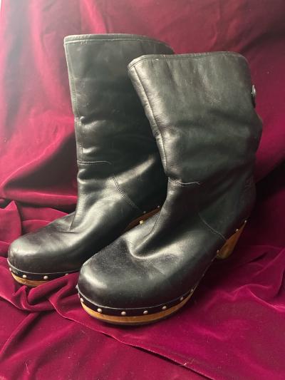 womens UGG boots size 10 - Thumbnail 4