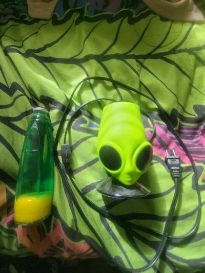 Rhode Island Novelty 13 Inch Alien Head Wax Motion Lamp - Thumbnail 3