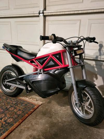 Razor RSF650 Electric mini bike - Thumbnail 4