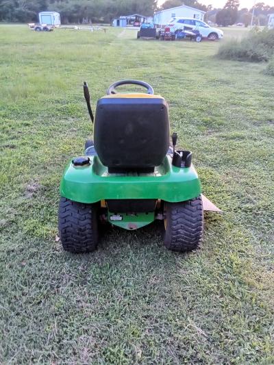 John Deere LT 155 riding tractor runs great - Thumbnail 5