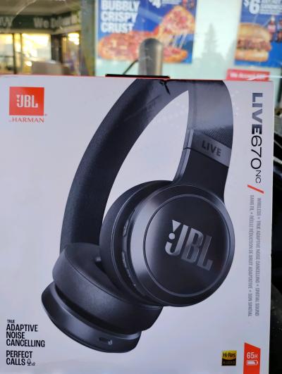 JBL Live 670nc headphones