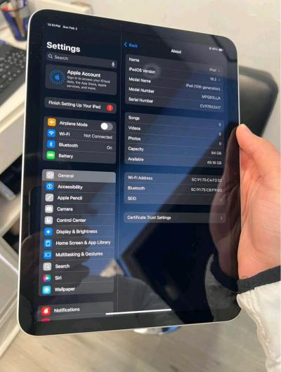 Apple iPad 10th Gen - Thumbnail 2