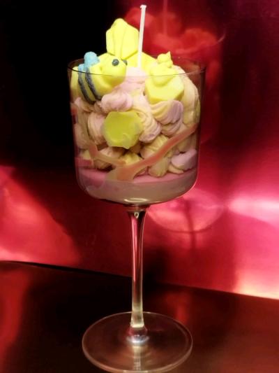 HoneyBeeShaped fresh floral Scented Candle - Thumbnail 2