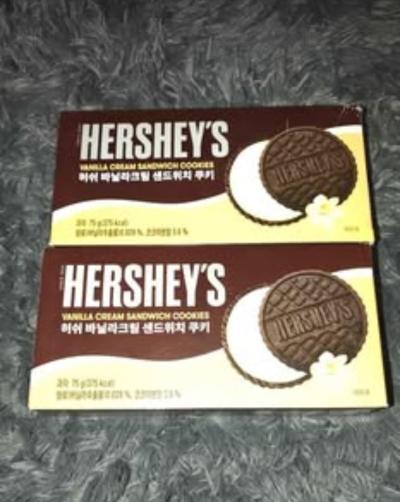 2x HERSHEYS Vanilla Cream Sandwich Cookies Korean import