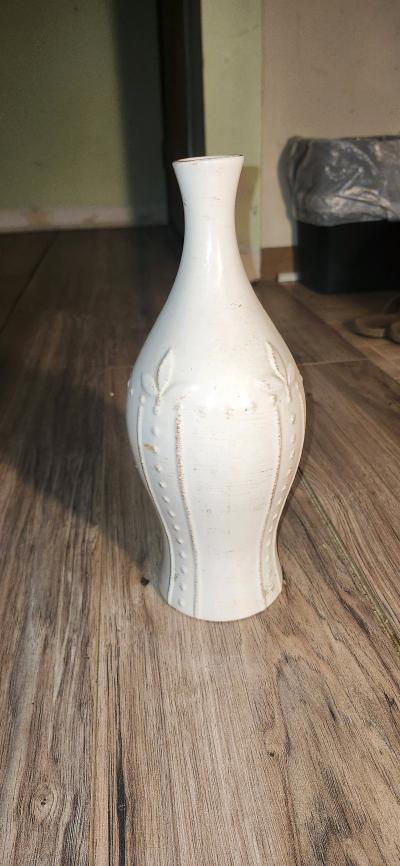 Collectable Cream Sorrento Wine Decanter