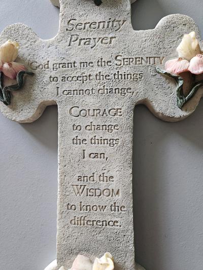 Serenity Prayer wall decor with floral accents - Thumbnail 2