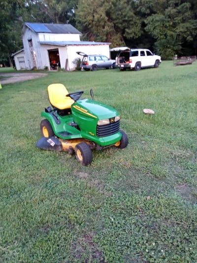 John Deere LT 155 riding tractor runs great - Thumbnail 2