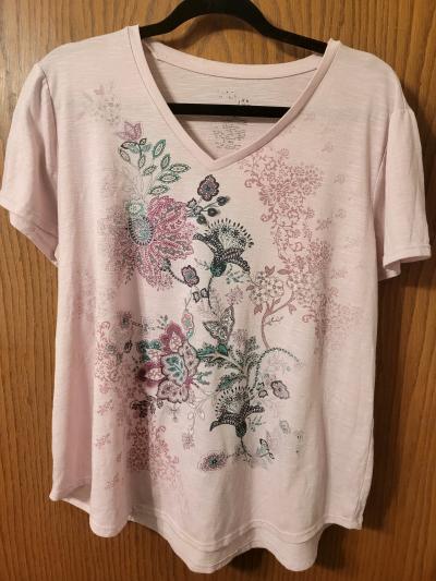 Time and Tru Pink Floral VNeck TShirt  XL 1618 Fits Large