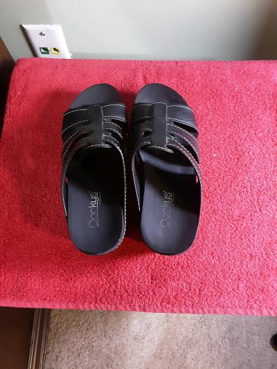 Gently used clogs - Thumbnail 5