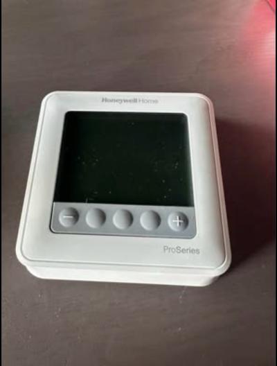 Honeywell Home X2S Smart Thermostat model RTH2CWF - Thumbnail 4