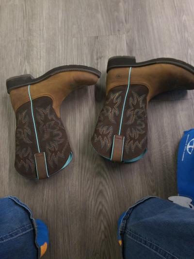 new boots I only had them 3 days - Thumbnail 3