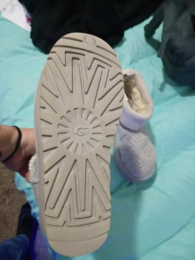 Ugg boots practically brand new - Thumbnail 3