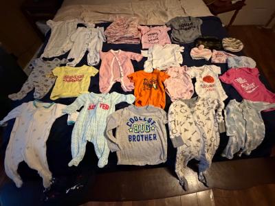 newborn baby clothes few boy mostly girls - Thumbnail 3