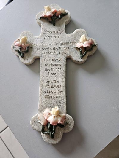 Serenity Prayer wall decor with floral accents - Thumbnail 4