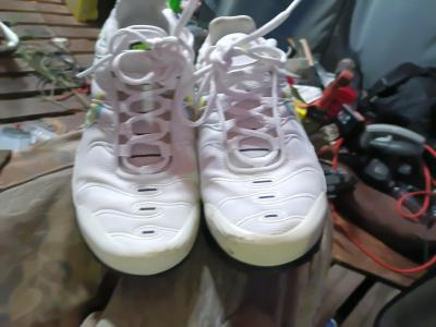 size 6 Nike in great condition - Thumbnail 2