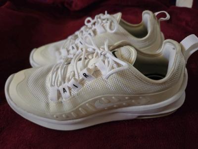 Womans size 6 and have Nike Air Max Axis - Thumbnail 2