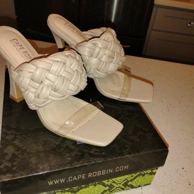 womens shoes that are in great shape need a home