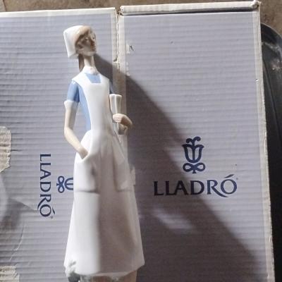 Lladro enfermera nurse