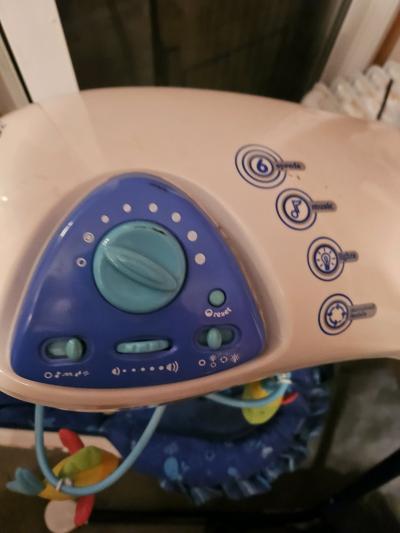 FisherPrice Ocean Wonders Aquarium Cradle Swing - Thumbnail 3