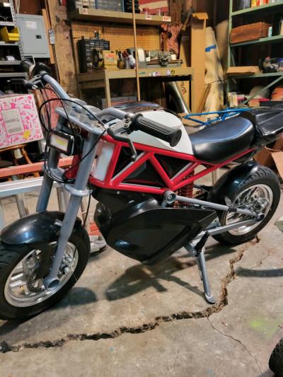 Razor RSF650 Electric mini bike - Thumbnail 1