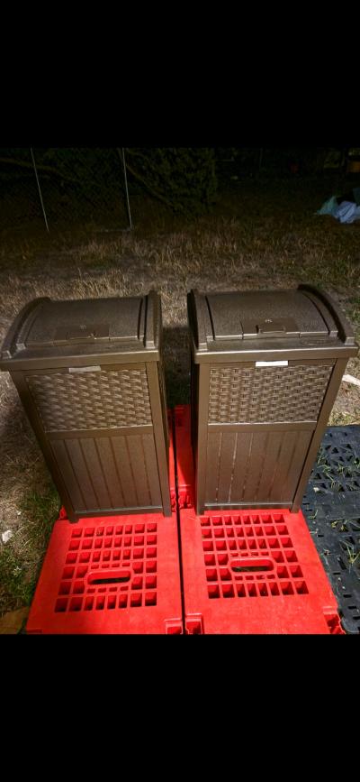 New 33 Gallons Comercial or Res Trash Cans Water Resistant
